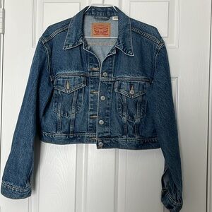 🚫SOLD🚫 Levi's cropped jean jacket dark wash LAST CALL